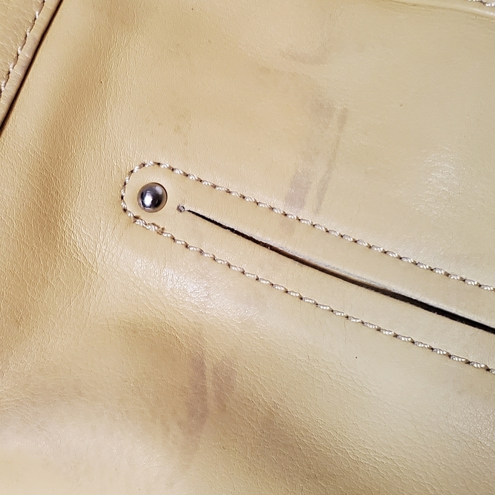 B Makowsky Shoulder Bag - Picture 9 of 10